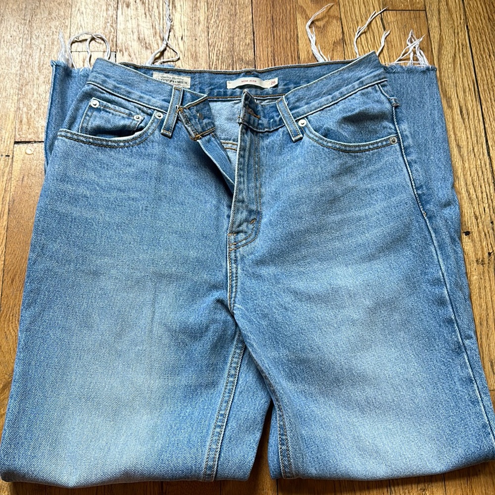 Levi’s mom jean